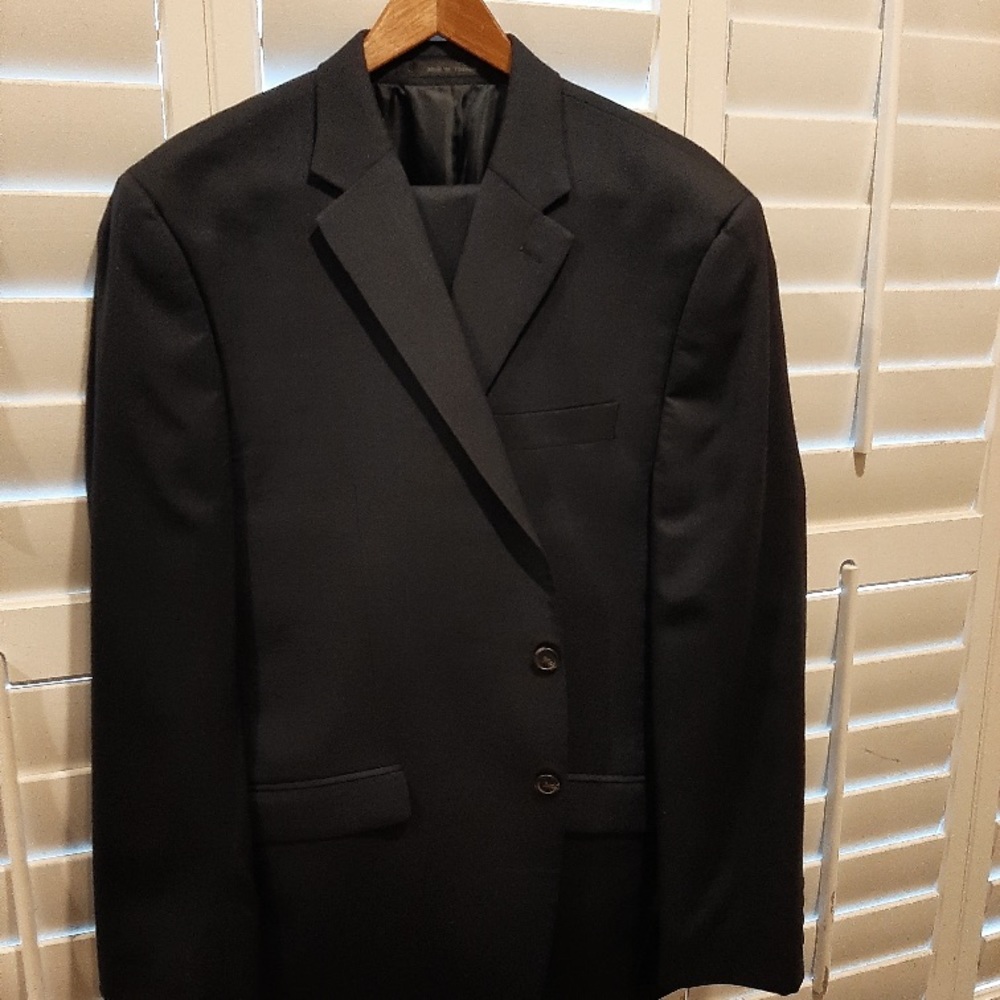 Chaps Navy Suit
Very good condition. Only worn a few times.
100% wool